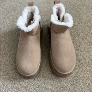 Koolaburra Tan Faux-Suede Platform Ankle Boots with White Faux-Fur